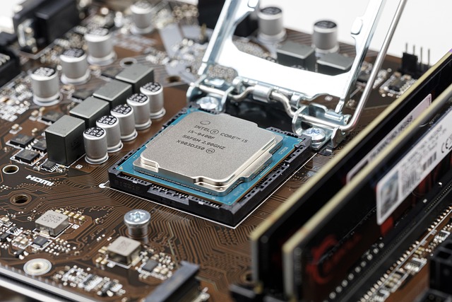 bru-no-cpu-4393376_640